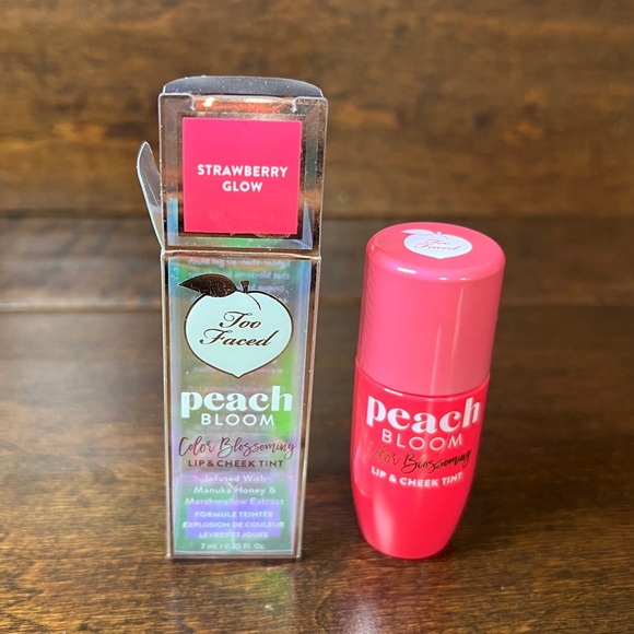 Too Faced Peach Bloom Colour Blossoming Lip & Cheek Tint Shade: Strawberry Glow - Picture 1 of 13